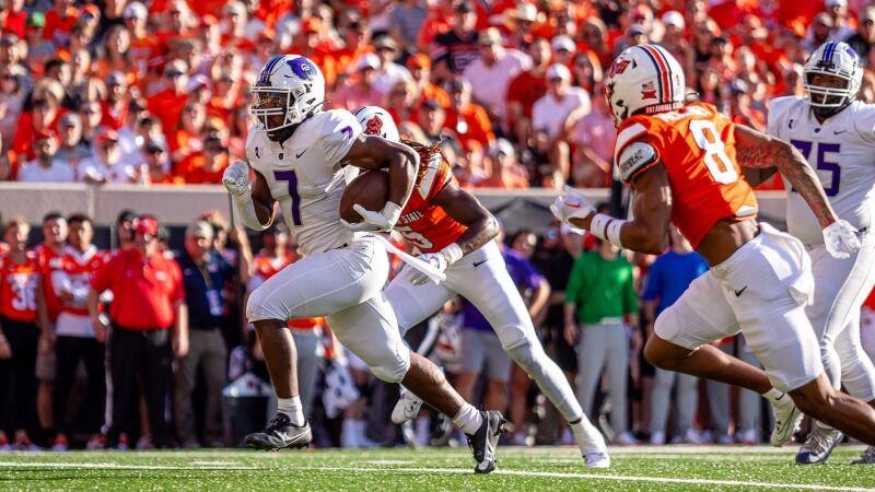 Junior running back Kylin James gains yards for the Bears.