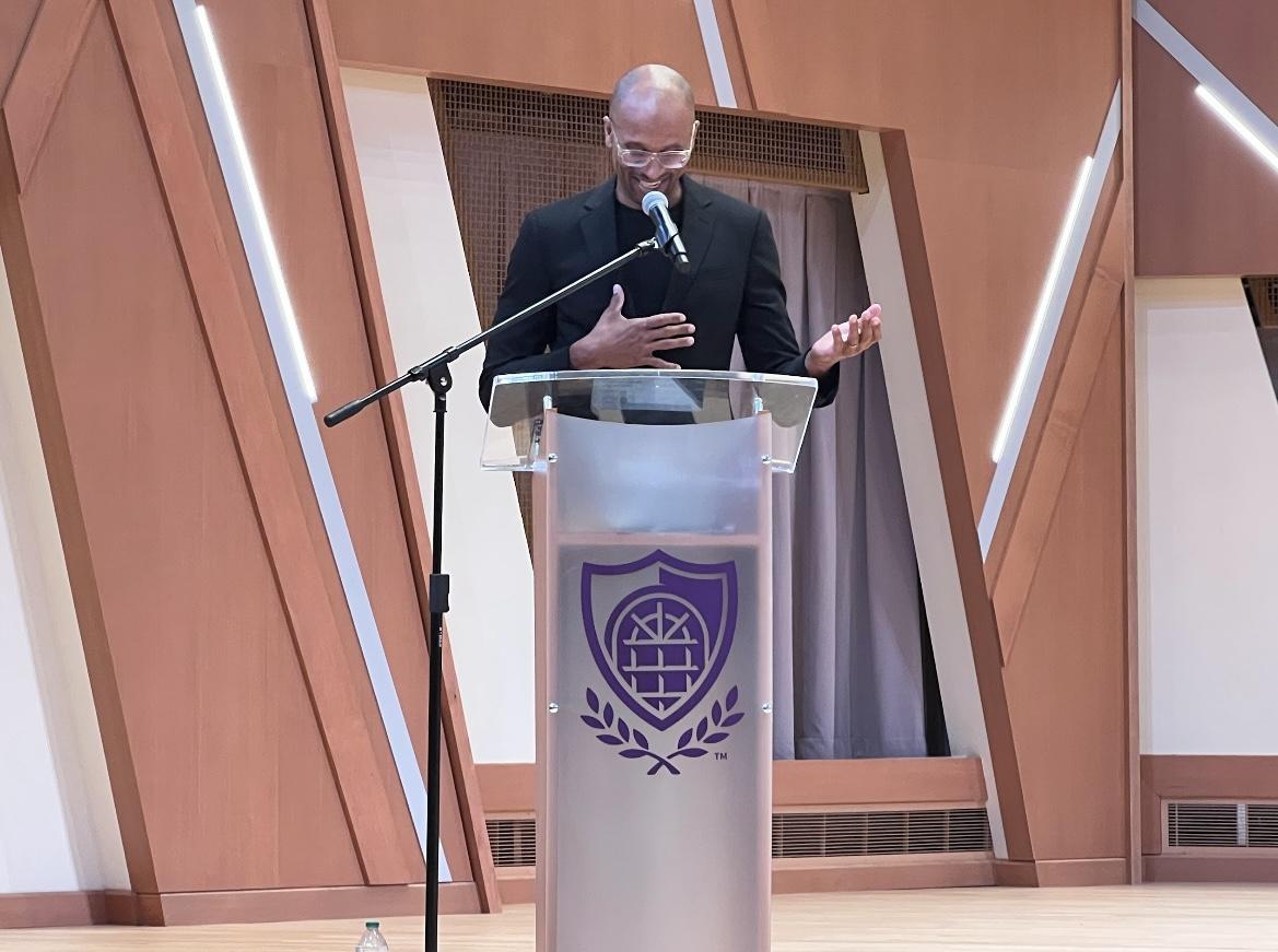 Jesse Washington, an award-winning journalist, gives a speech Oct. 6 in the Windgate Center. He highlighted his work focusing on injustice.