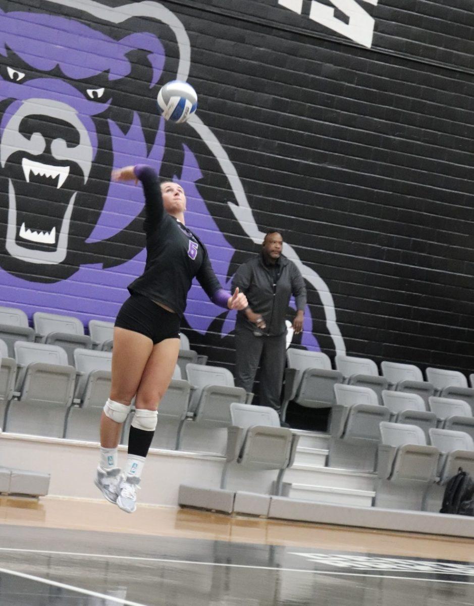 Sophomore setter Caylan Koons serves the ball to the Ospreys. The Bears lost the match 3-1, marking their 9th consecutive loss.