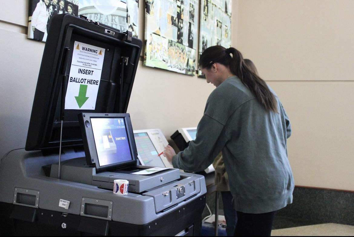 Junior Abby Thompson casts a vote using one of the practice polling machines in the Ronnie Williams Student Center lobby. Bears at the Ballot helped students get ready to vote in the 2024 elections.