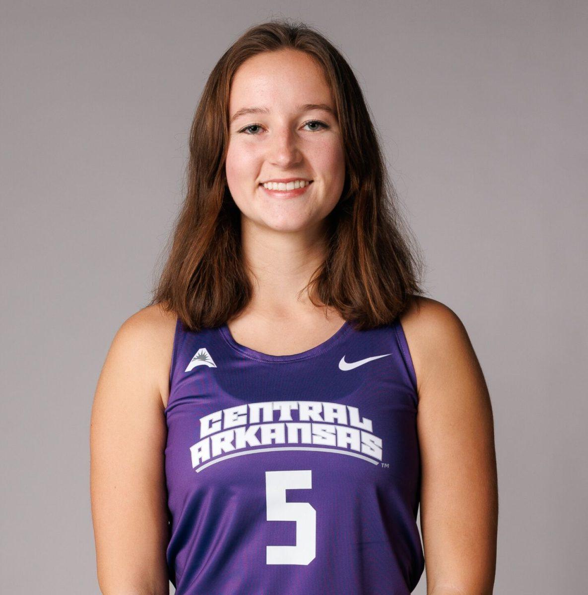 Senior Payton Sproule is currently in her fourth season of beach
volleyball at UCA. Before falling in love with beach volleyball, Sproule
played other sports such as basketball, soccer, competitive swim and
gymnastics.