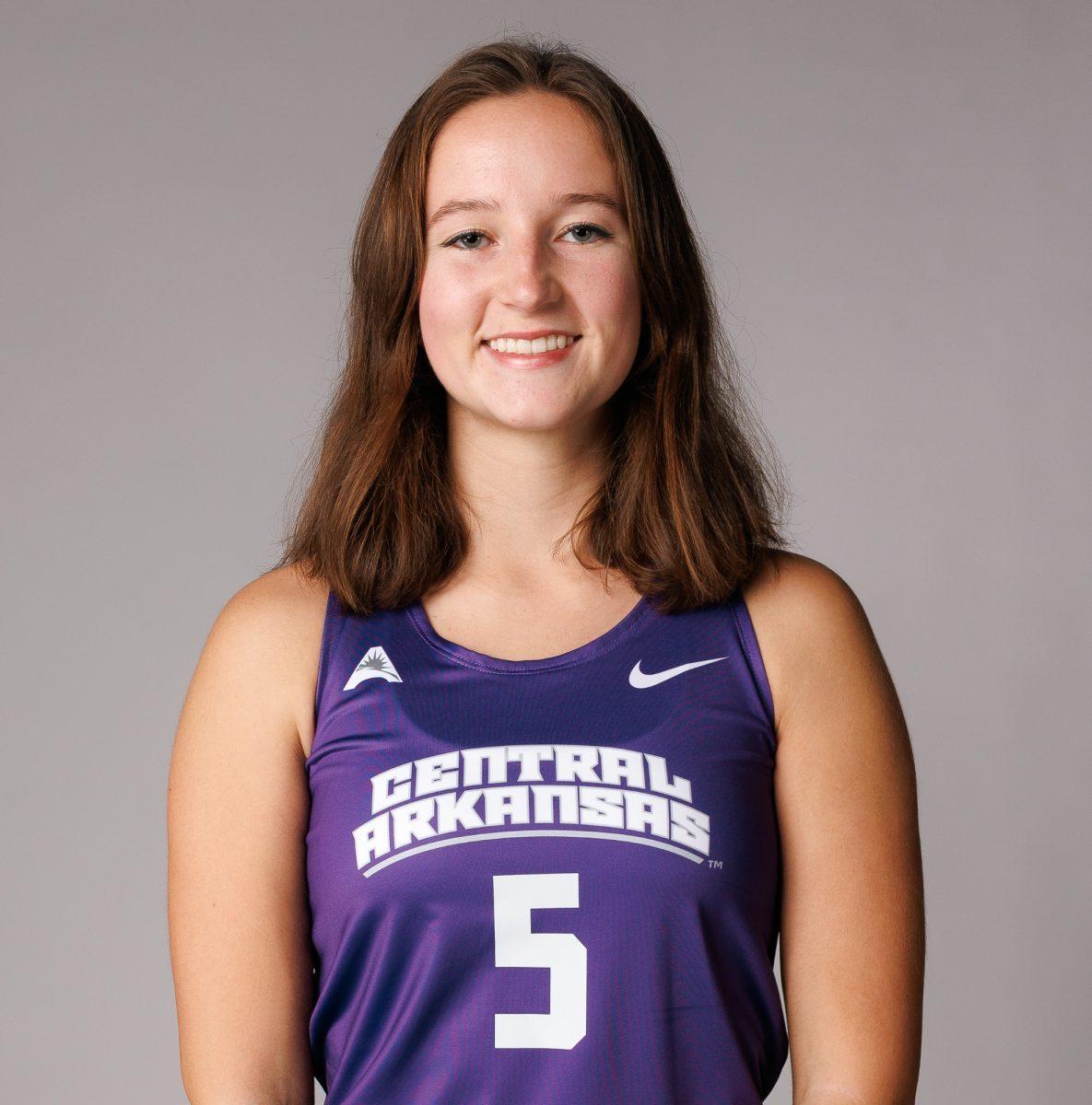 Senior Payton Sproule is currently in her fourth season of beachvolleyball at UCA. Before falling in love with beach volleyball, Sprouleplayed other sports such as basketball, soccer, competitive swim andgymnastics.