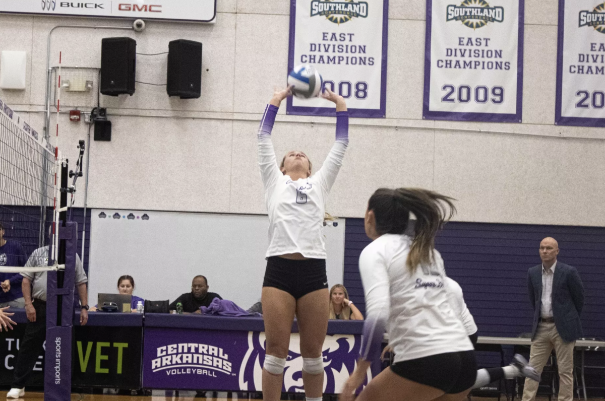 (Left) Junior setter Caylon Koons sets the ball for (right) senior middle blocker
Allison Holloway. Koons totaled 34 assists in the match against Queens.