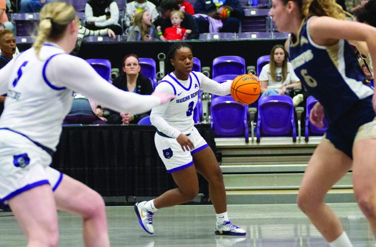 Senior guard Randrea Wright dribbles the ball at UCA’s game against the Eastern Kentucky University Colonels. Wright scored her 1000th career point and scored 13 points against the Colonels.