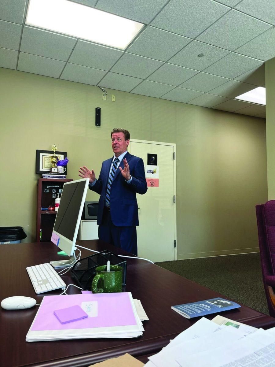 Professional Journalist Jason Peterson shares stories to a room full of students and faculty. Peterson brought
up different problems some journalists face, such as bias.
