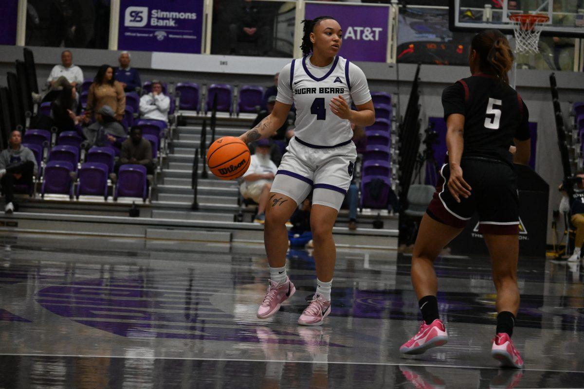 Sophomore guard Cheyanne Kemp looks for a teammate to receive the ball at the ASUN quarter-final against Bellarmine. Kemp scored 1 point and had five rebounds for the Sugar Bears.