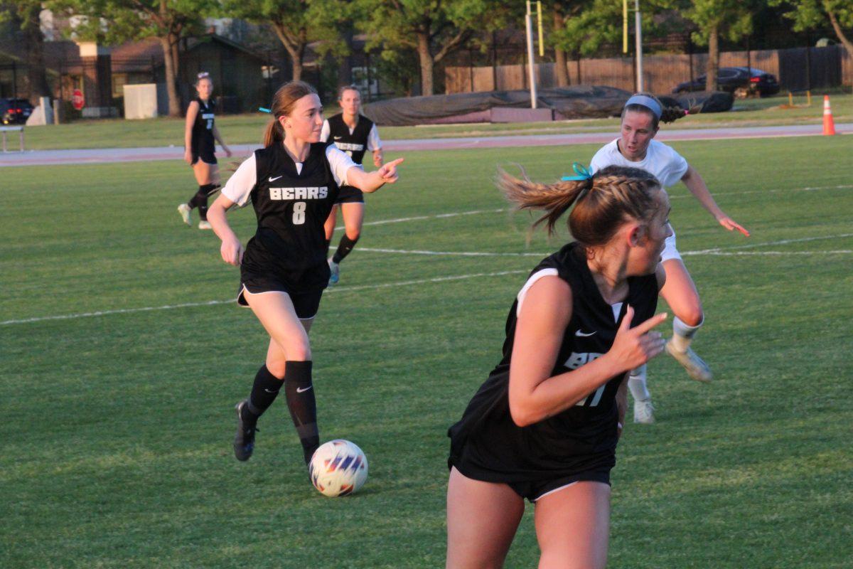 Junior defender Ava Ronsky signals to her teammate to get in a position to receive the ball. Ronsky played for a total of 1449 minutes in the regular season for the Bears. 