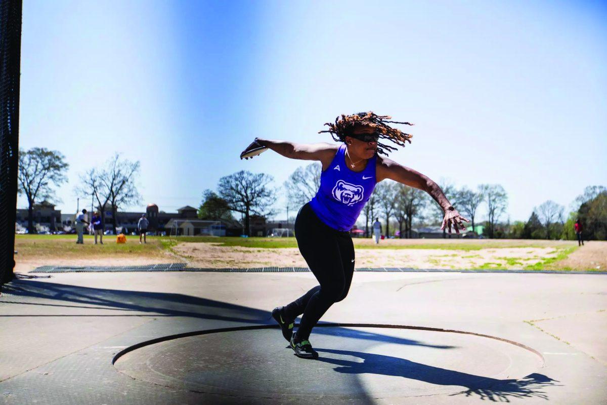 Sophomore thrower Joia Perry competes in the women’s discus throw. Perry finished in third place, setting a new program record for the Bears. Perry additionally won the women’s hammer with a 60.77m throw.